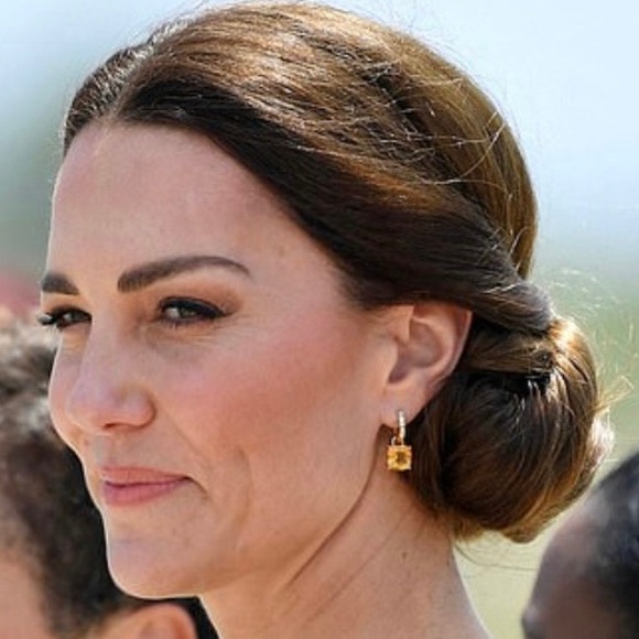 NWT Stella & Ruby Clear Square Crystal Drop Huggie Earrings - Picture 3 of 11